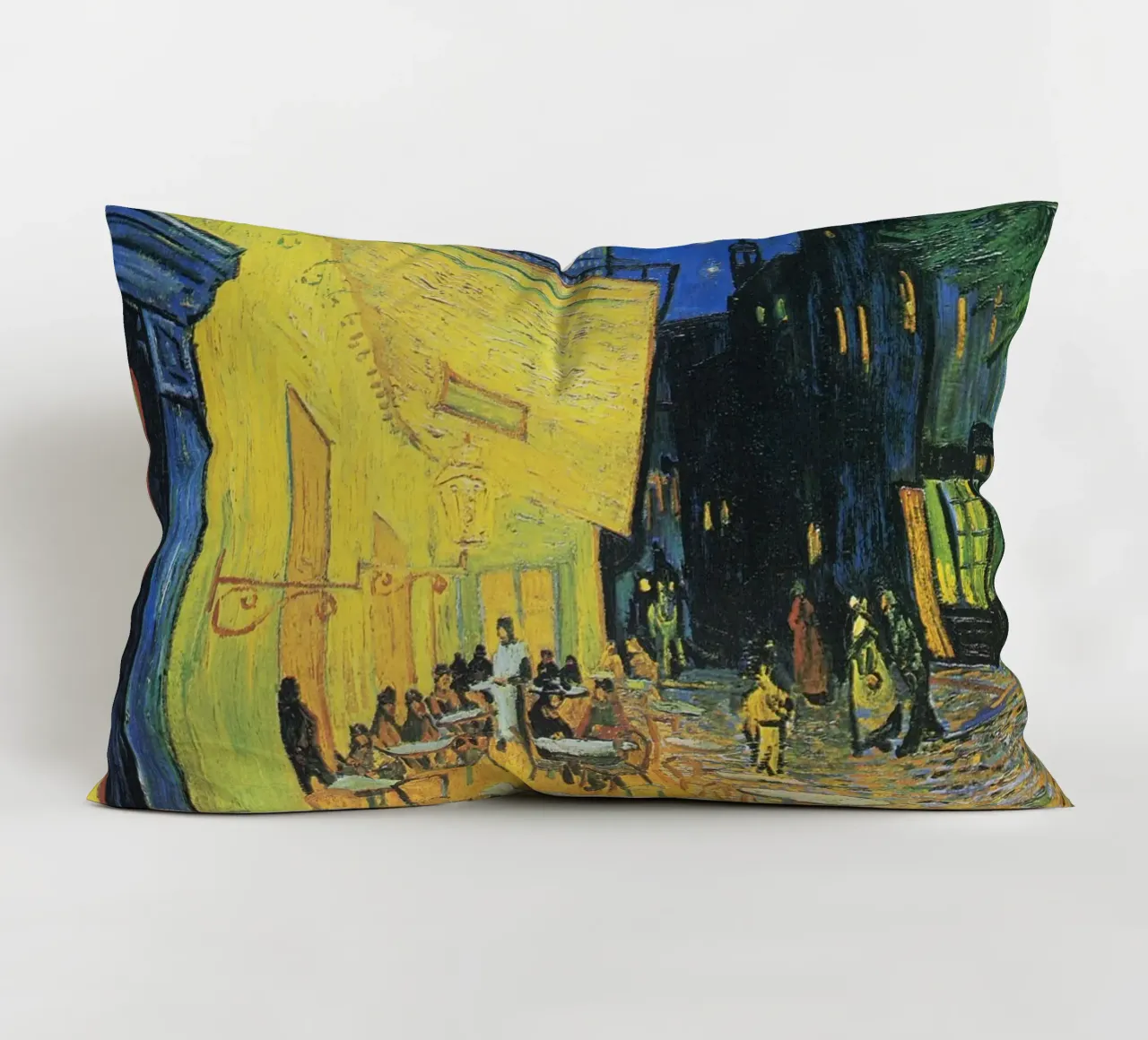 Terrazza del caffè di notte di Vincent van Gogh. cuscino da Chérie Prints