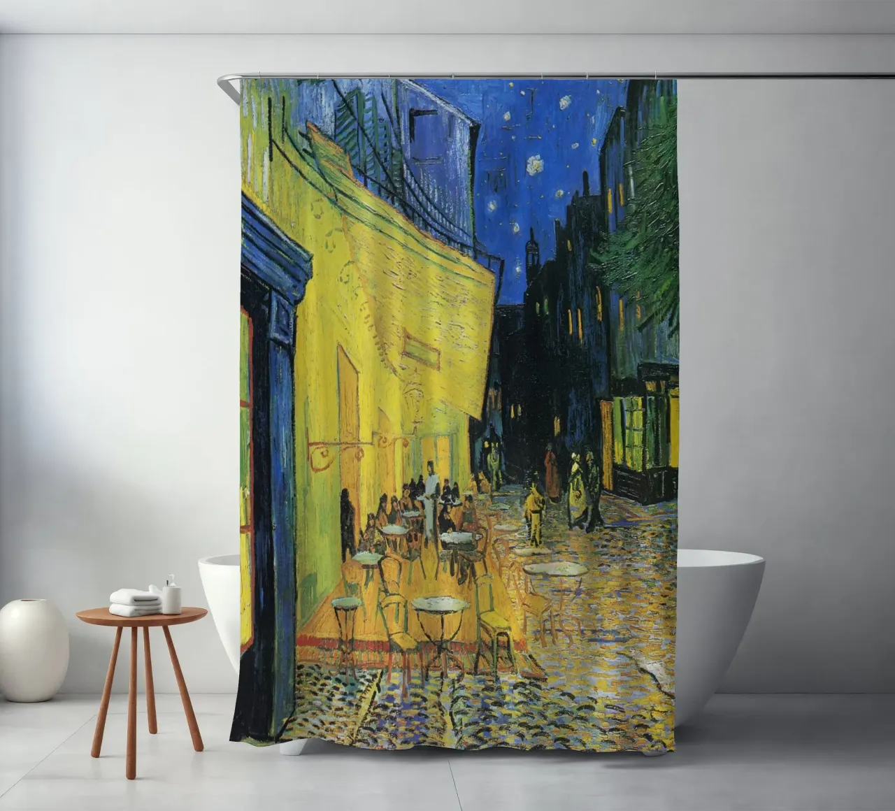 Terrazza del caffè di notte di Vincent van Gogh. tenda da doccia da Chérie Prints