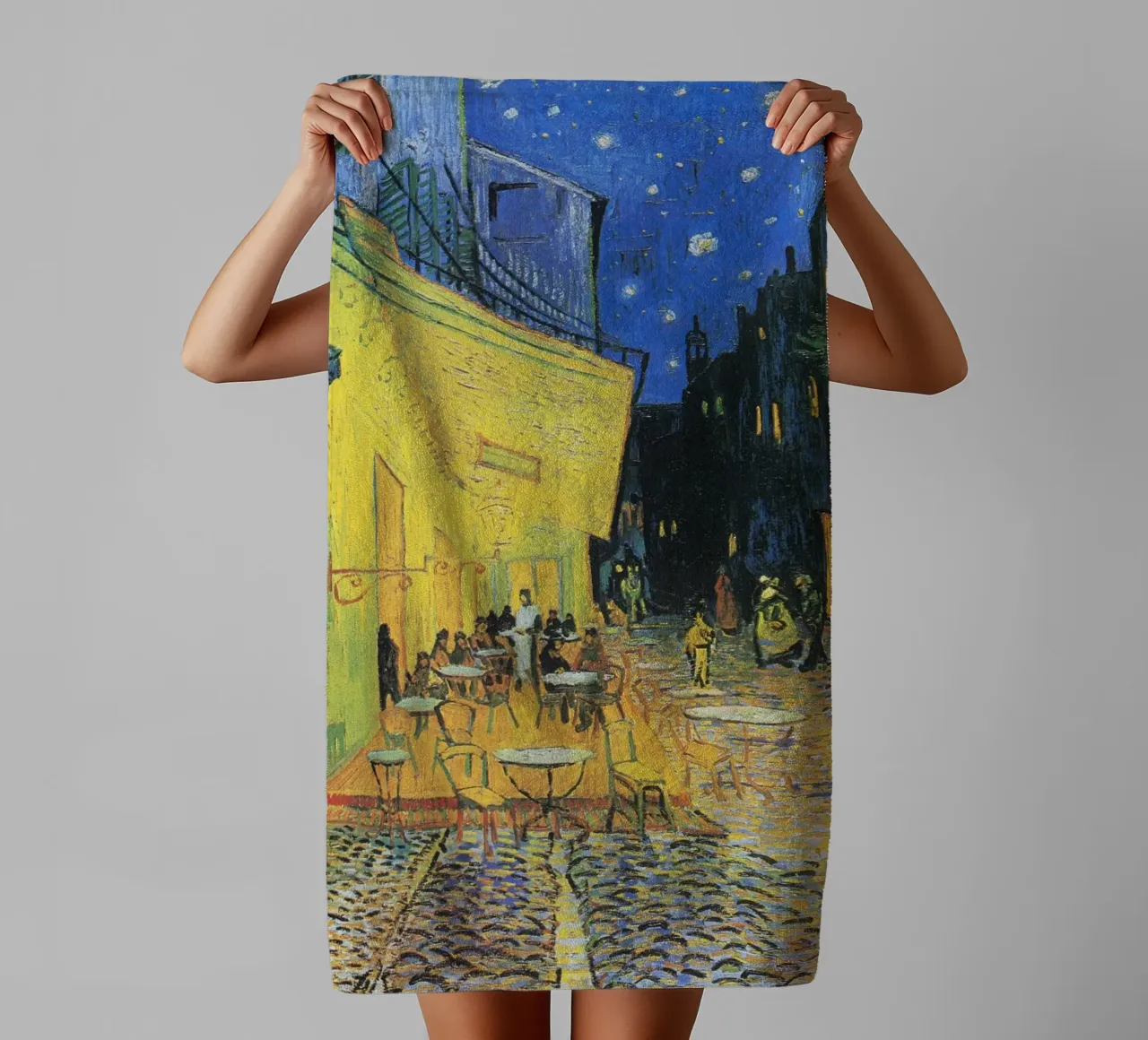 Terrazza del caffè di notte di Vincent van Gogh. asciugamano da bagno da Chérie Prints