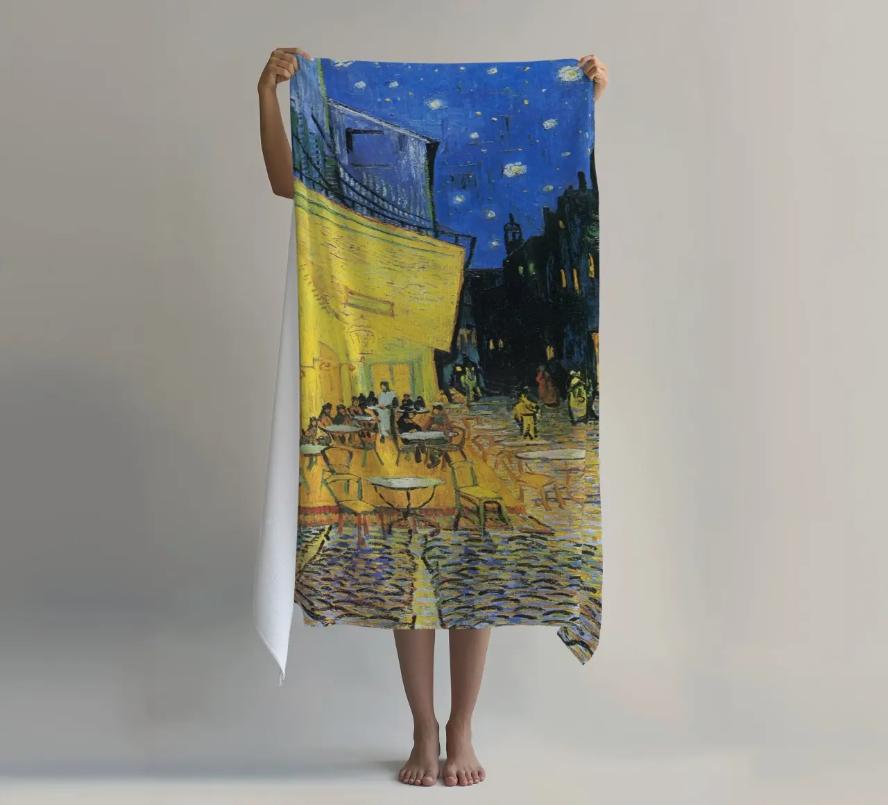 Terrazza del caffè di notte di Vincent van Gogh. telo mare da Chérie Prints