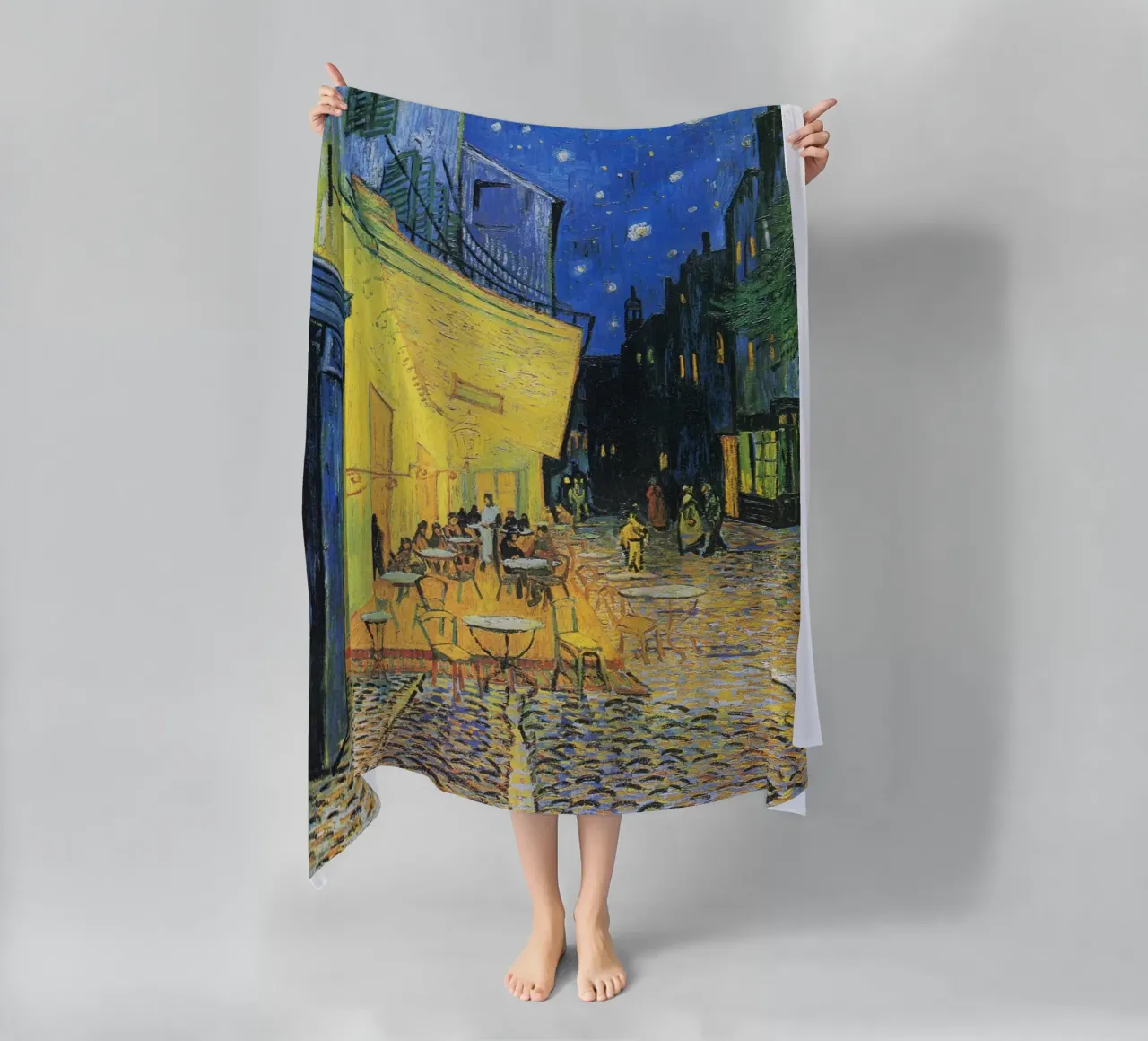 Terrazza del caffè di notte di Vincent van Gogh. telo mare da Chérie Prints