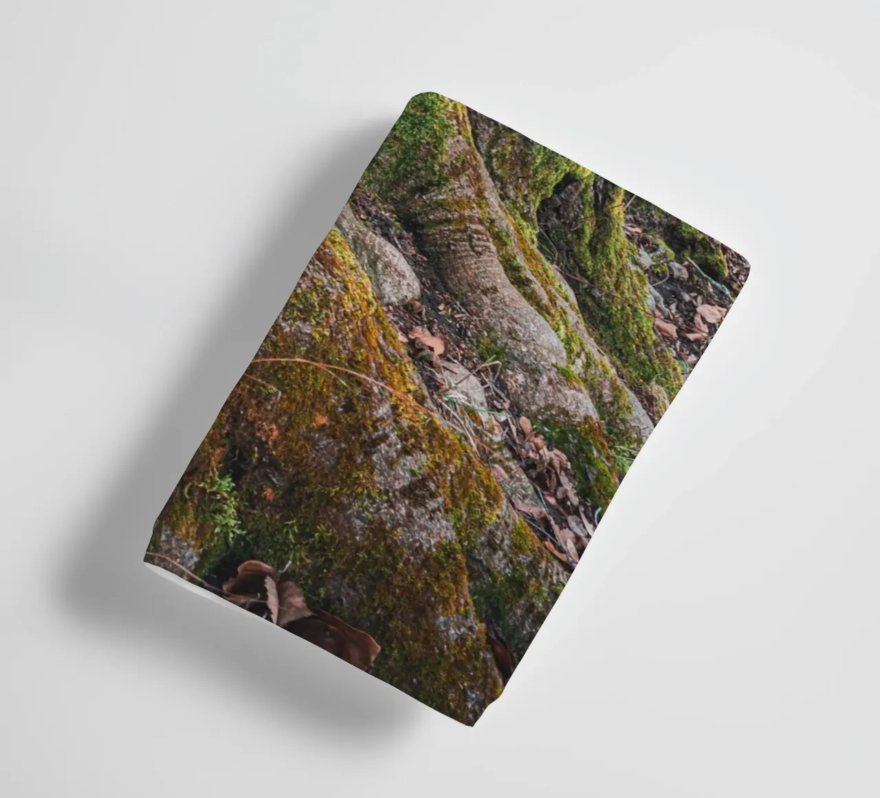Moss on tree root towel by Marcus Beckert | Fotografie