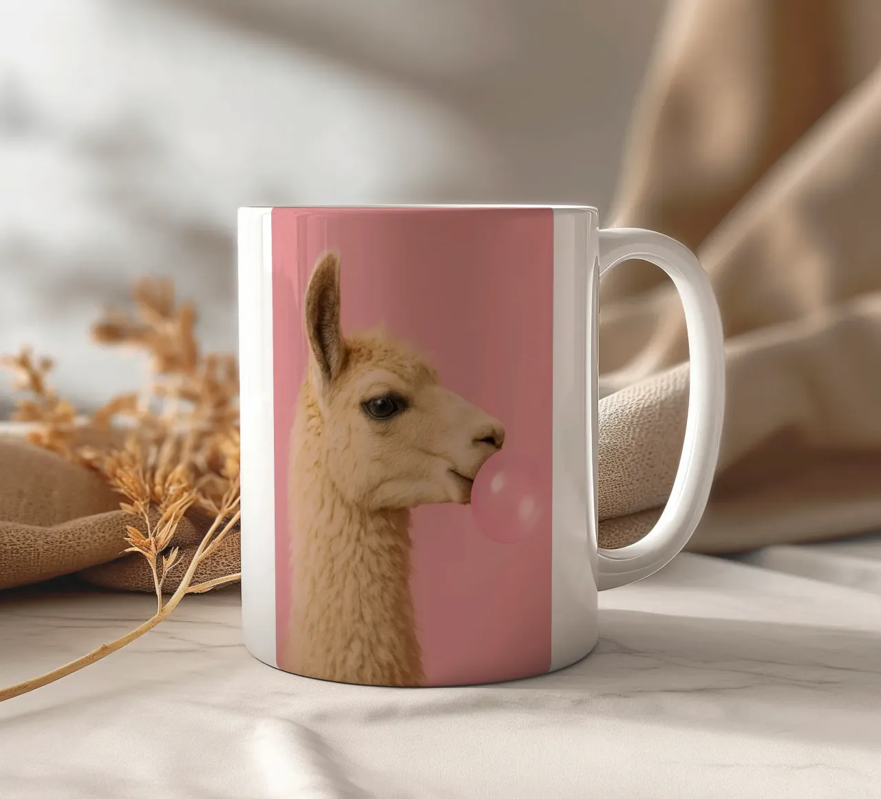 Llama Blowing Bubblegum tazza in ceramica da Attaboy Dsgn