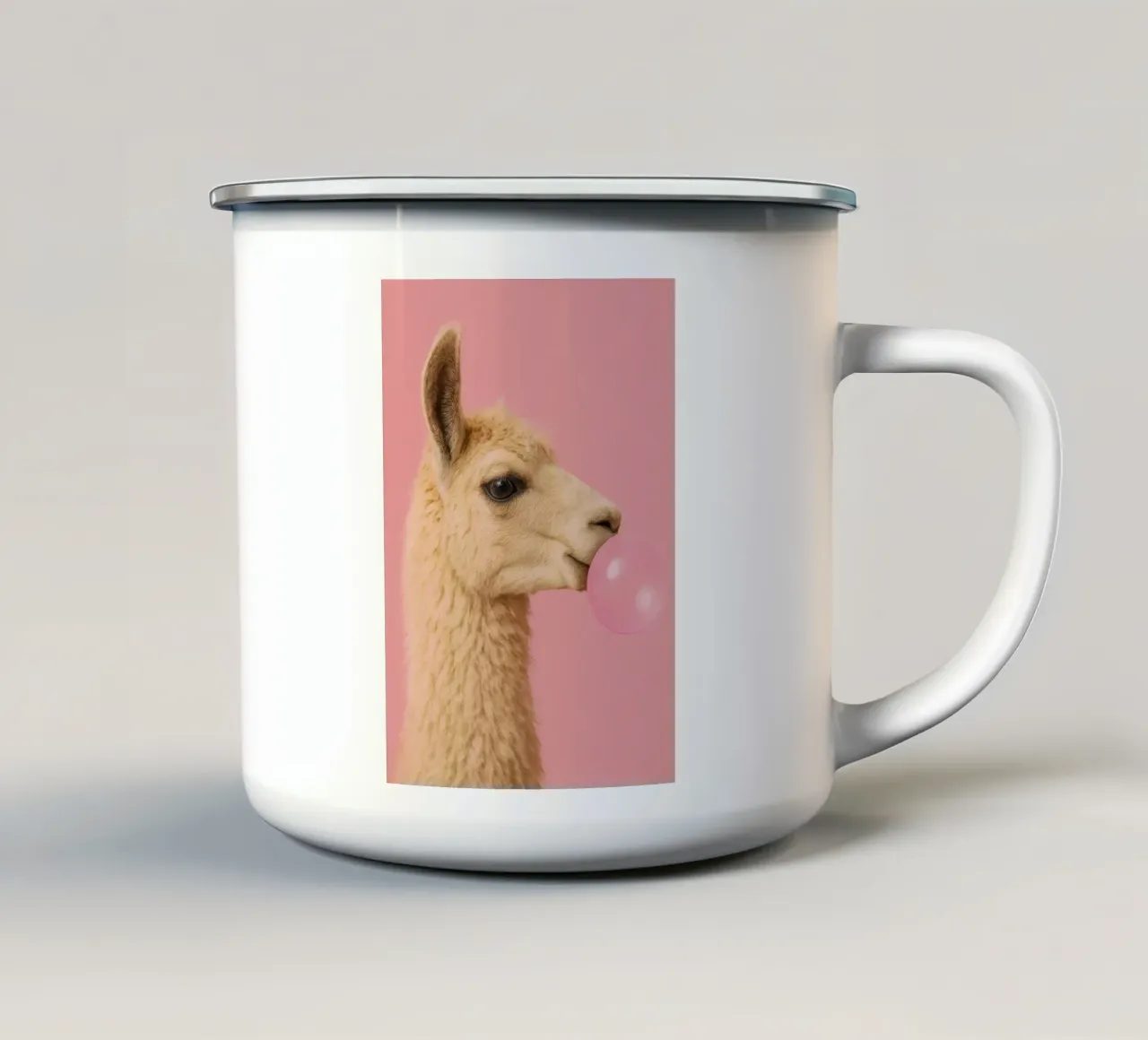 Llama Blowing Bubblegum tazza in smalto da Attaboy Dsgn