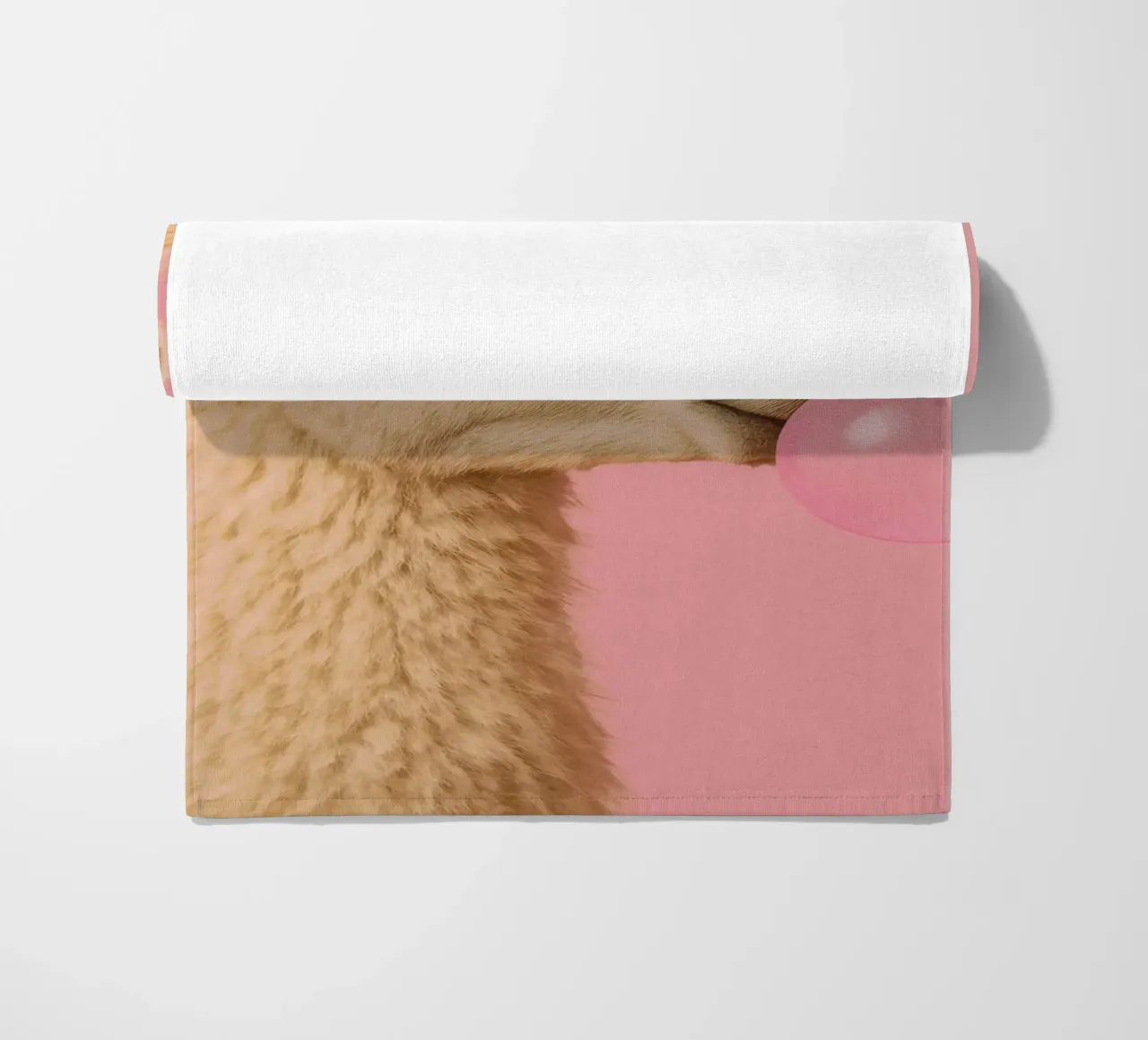 Llama Blowing Bubblegum telo mare da Attaboy Dsgn