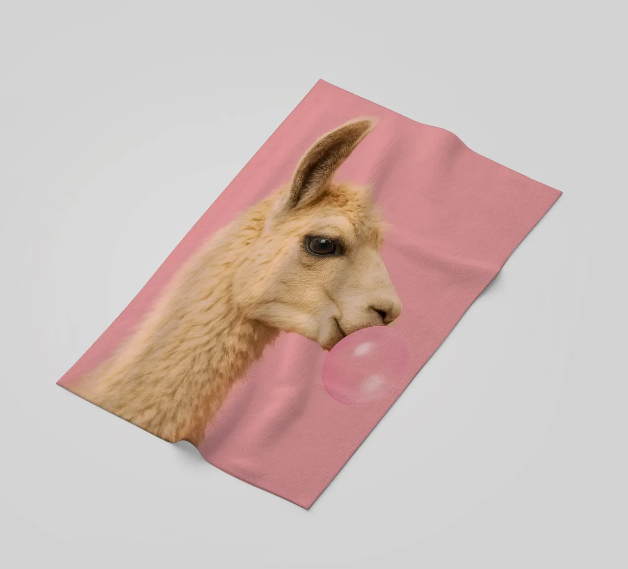Llama Blowing Bubblegum telo mare da Attaboy Dsgn