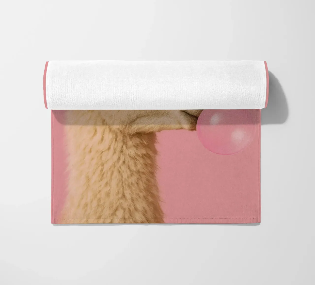 Llama Blowing Bubblegum telo mare da Attaboy Dsgn