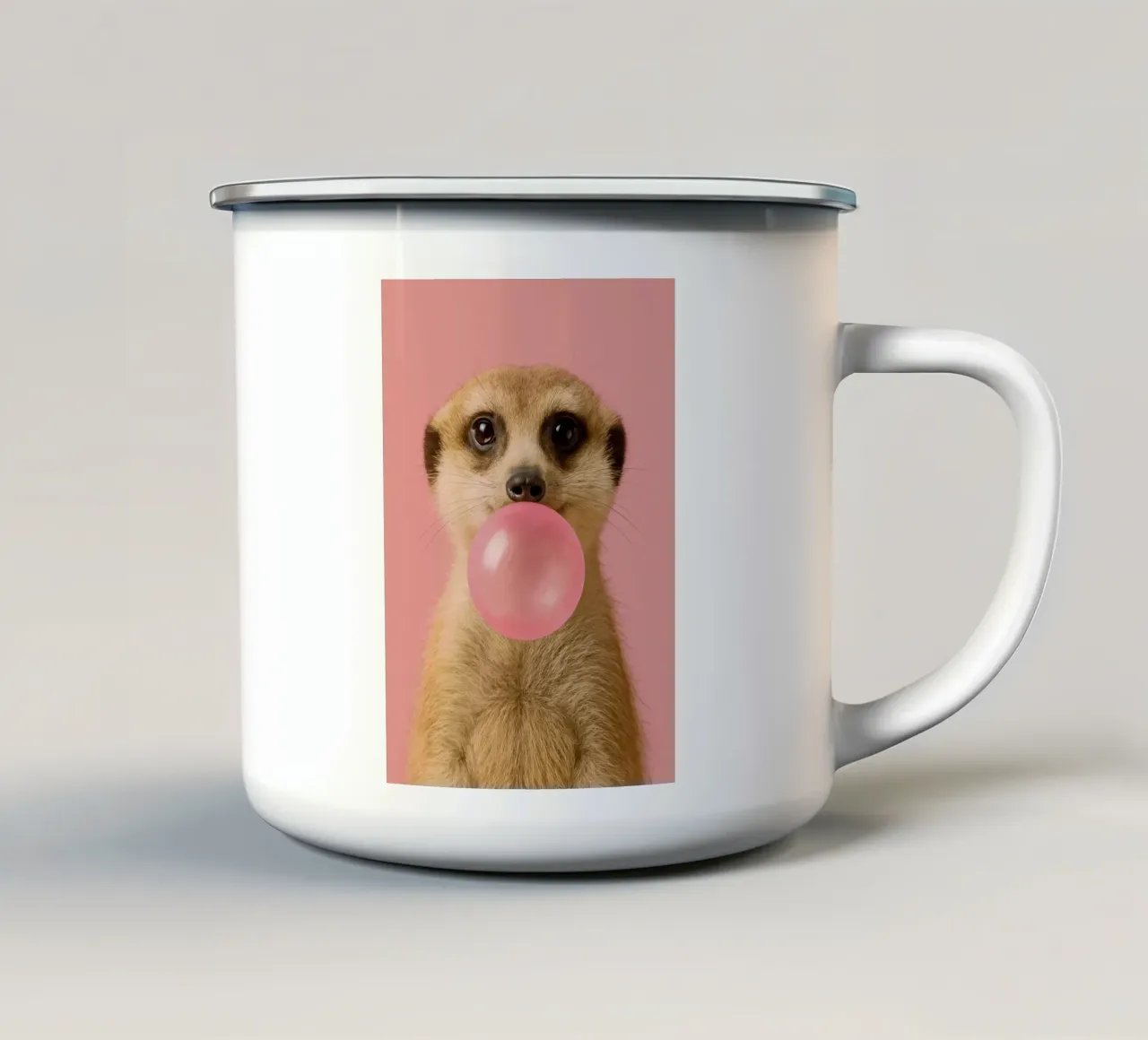 Meerkat Blowing Bubblegum tazza in smalto da Attaboy Dsgn