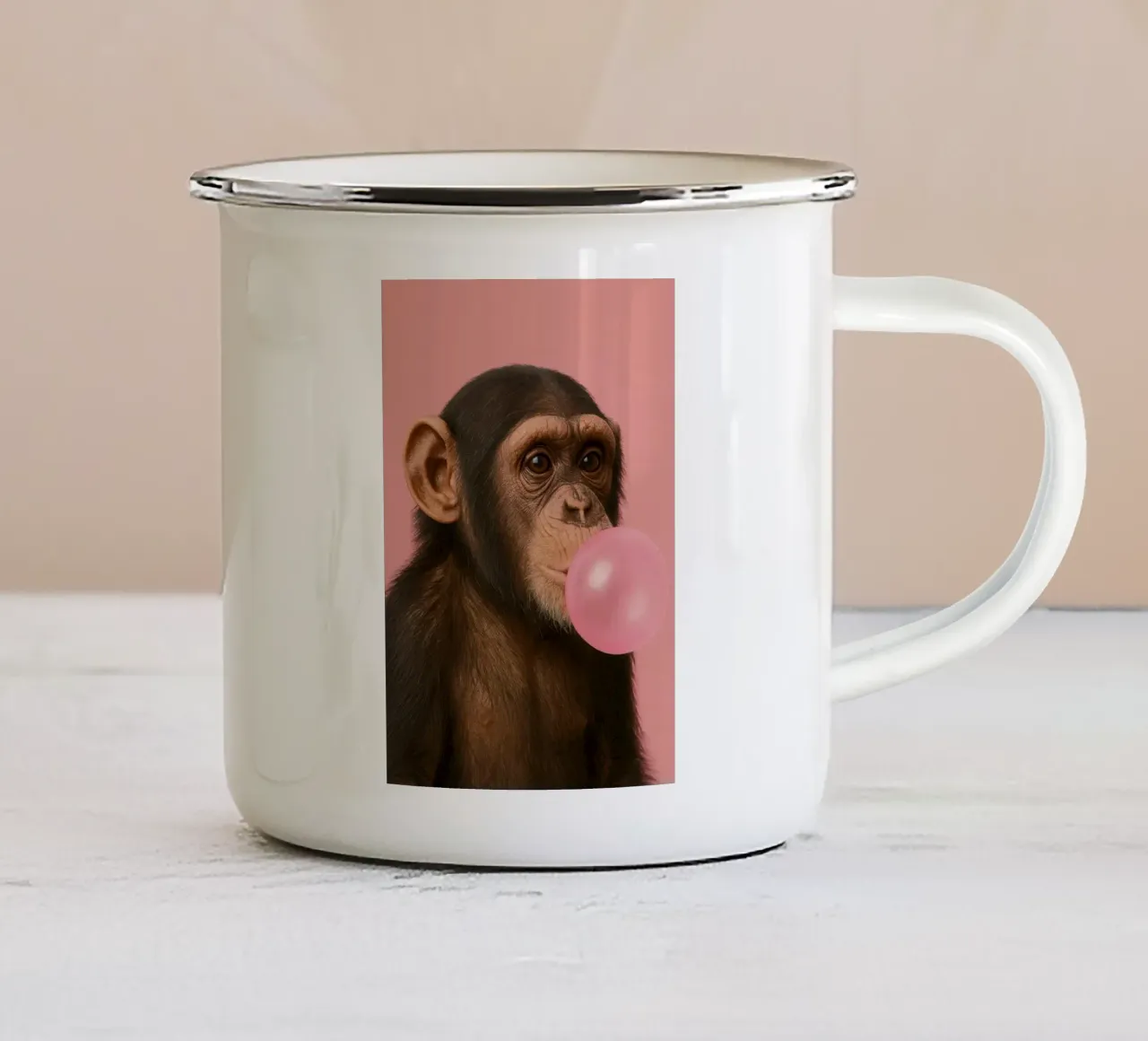 Chimpanzee with Bubblegum tazza in smalto da Attaboy Dsgn