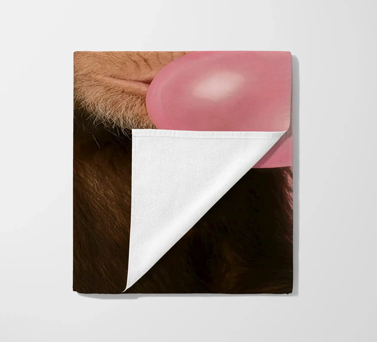 Chimpanzee with Bubblegum telo mare da Attaboy Dsgn
