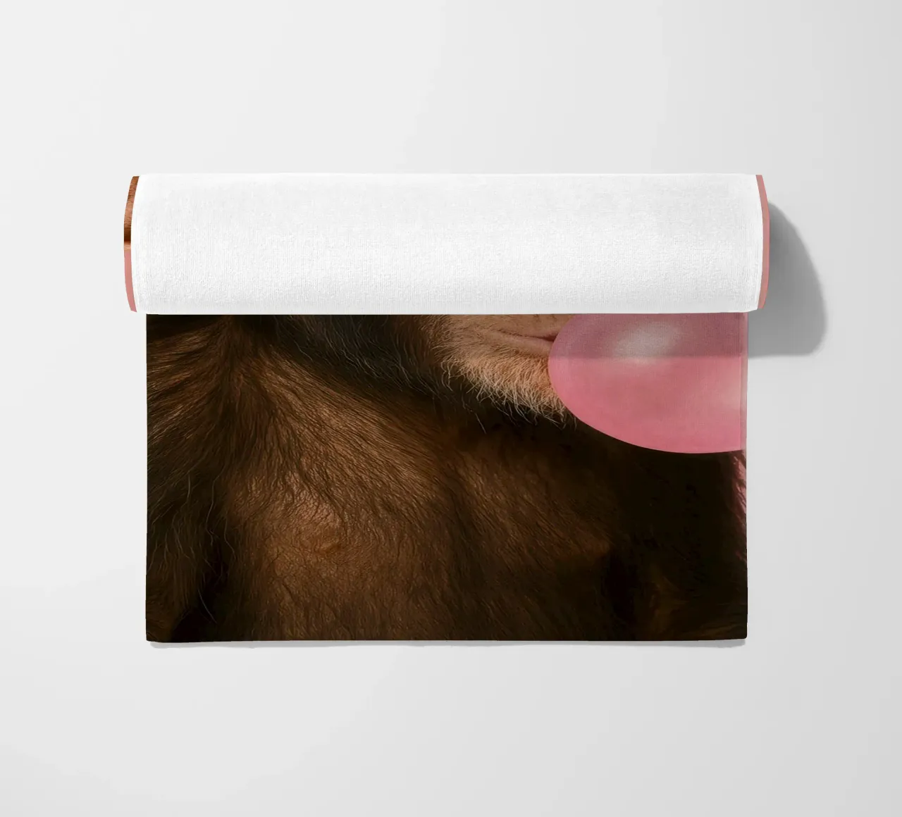 Chimpanzee with Bubblegum telo mare da Attaboy Dsgn
