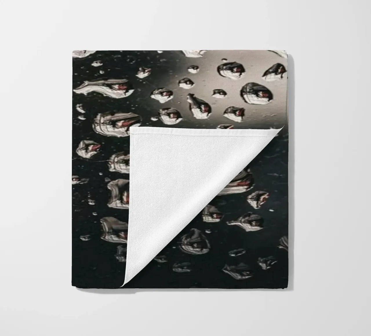 Raindrops beach towel by Marcus Beckert | Fotografie