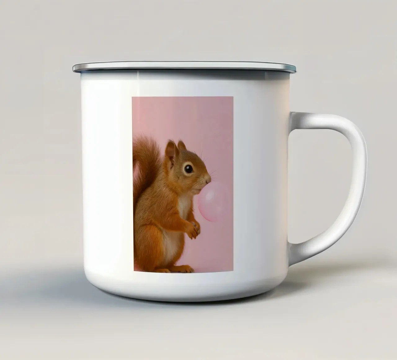 Squirrel with Bubblegum tazza in smalto da Attaboy Dsgn