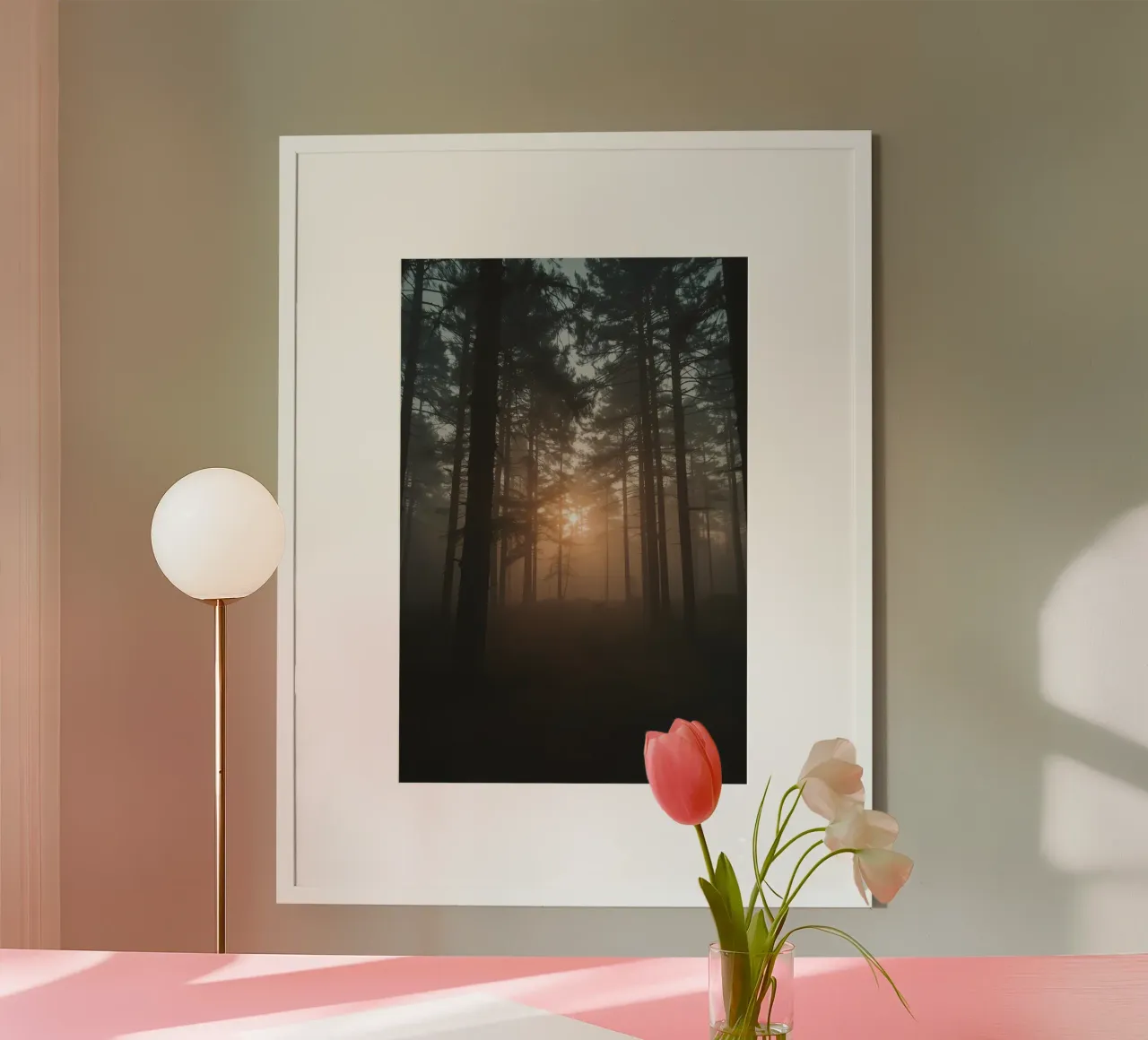 Foresta nebbiosa con alberi alti e luce solare poster con telaio in plastica da DesignDoodle