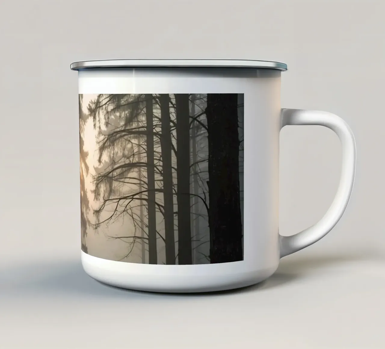 Paesaggio forestale con alberi alti e nebbia fitta tazza in smalto da DesignDoodle