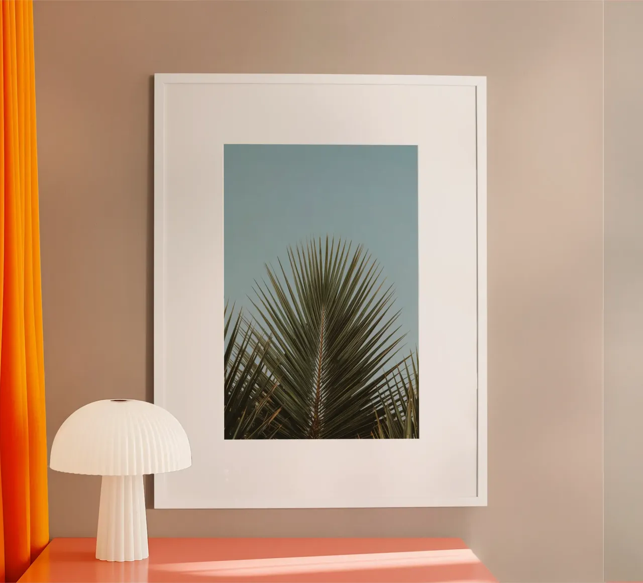 Palmwedel gegen blauen Himmel Poster mit Kunststoffrahmen von DesignDoodle