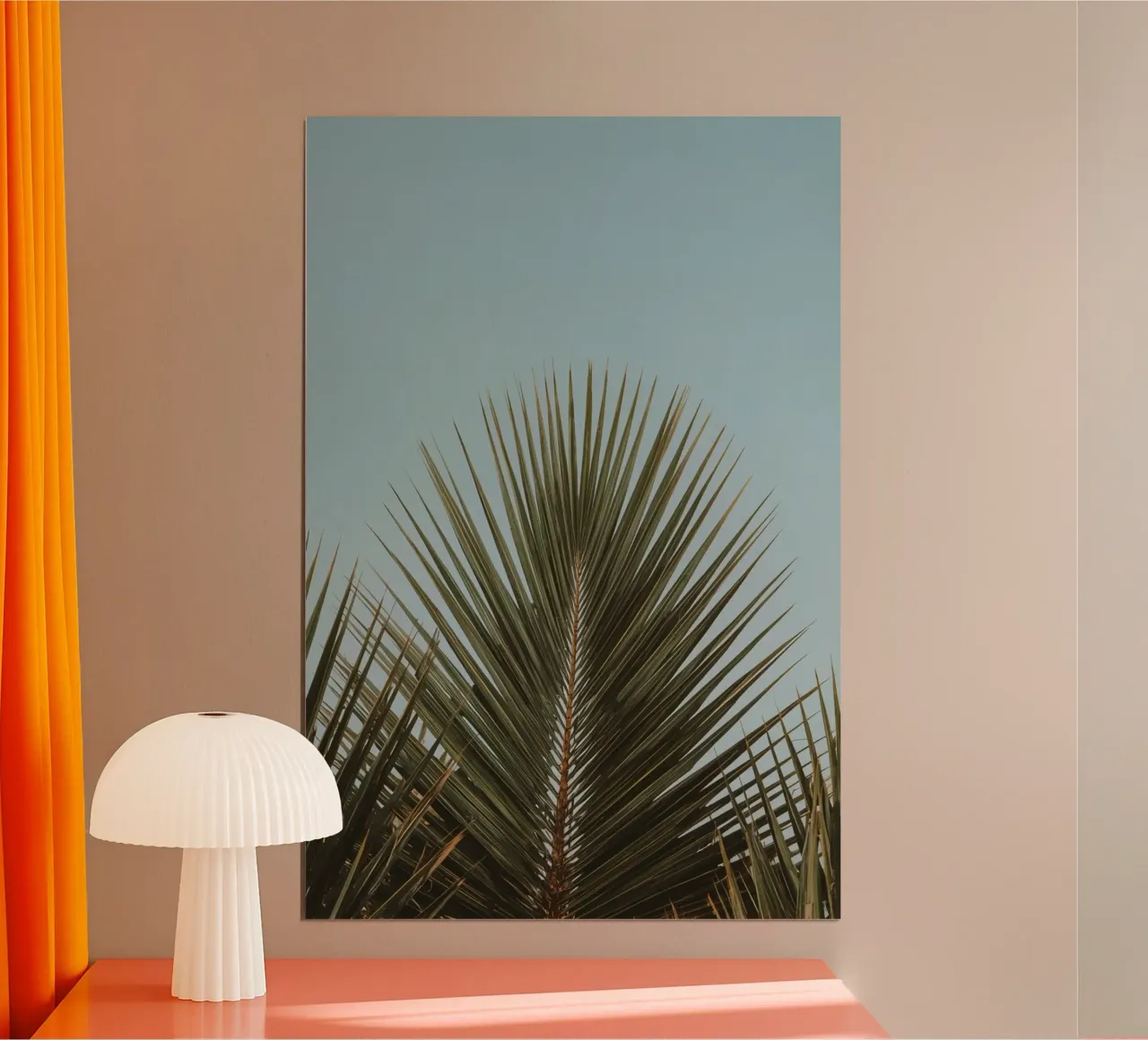 Palmwedel gegen blauen Himmel Poster mit Kunststoffrahmen von DesignDoodle