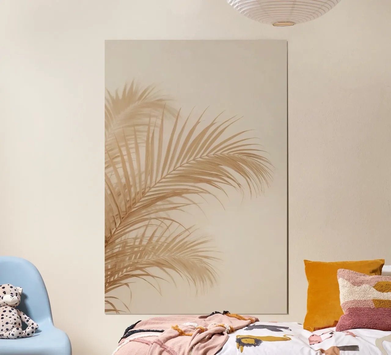 Twee geelbruine palmbladeren tegen beige achtergrond poster met houten frame van DesignDoodle