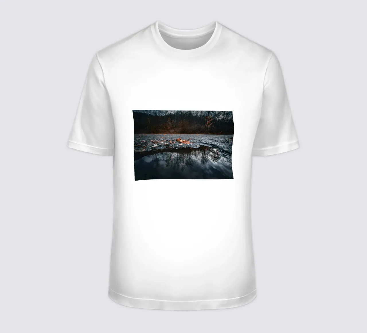 Riflesso nell'acqua t-shirt da Marcus Beckert | Fotografie