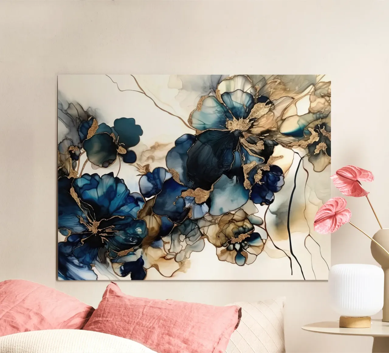 Fiori blu oro I poster con telaio in plastica da June Jordan