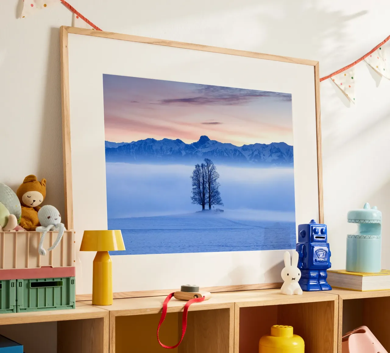 Arbre dans une mer de brouillard devant le Stockhorn I poster avec cadre en plastique de June Jordan