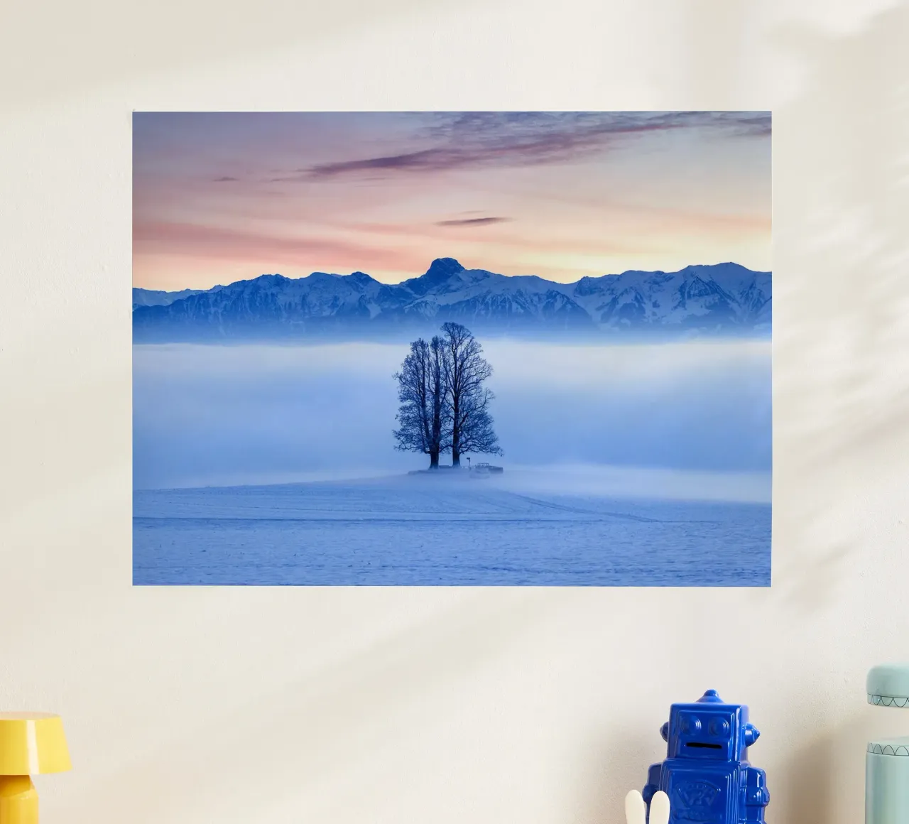Arbre dans une mer de brouillard devant le Stockhorn I poster avec cadre en plastique de June Jordan