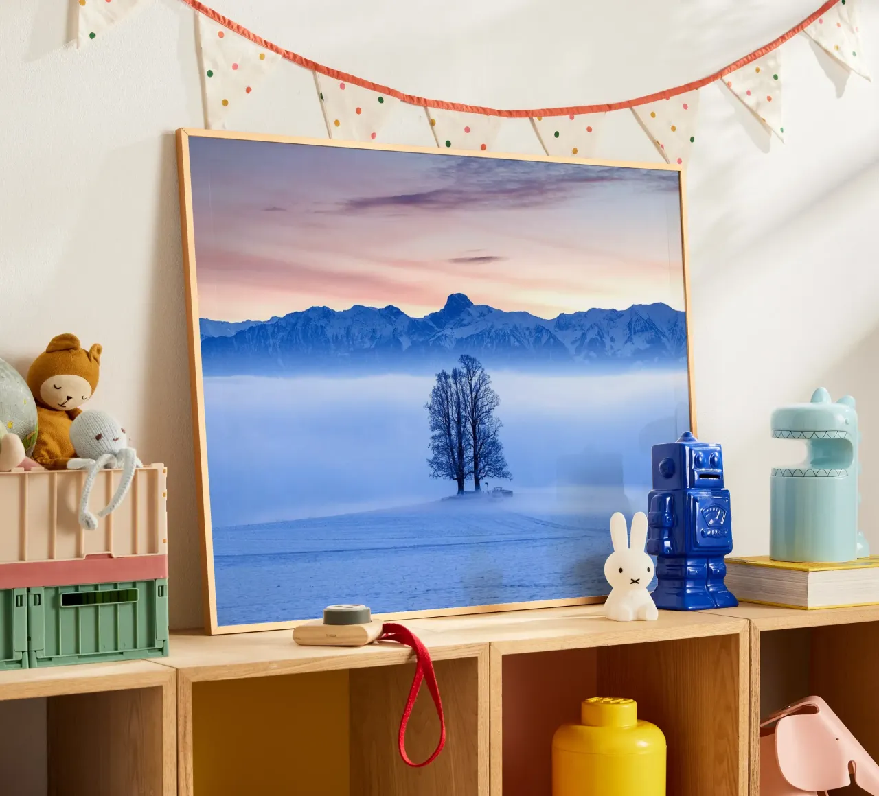 Arbre dans une mer de brouillard devant le Stockhorn I poster avec cadre en plastique de June Jordan
