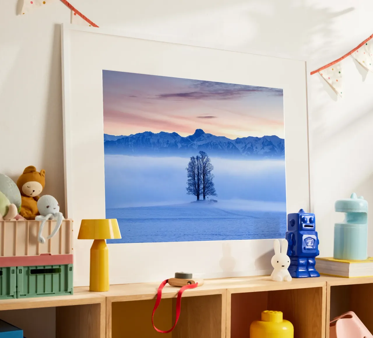 Arbre dans une mer de brouillard devant le Stockhorn I poster avec cadre en plastique de June Jordan