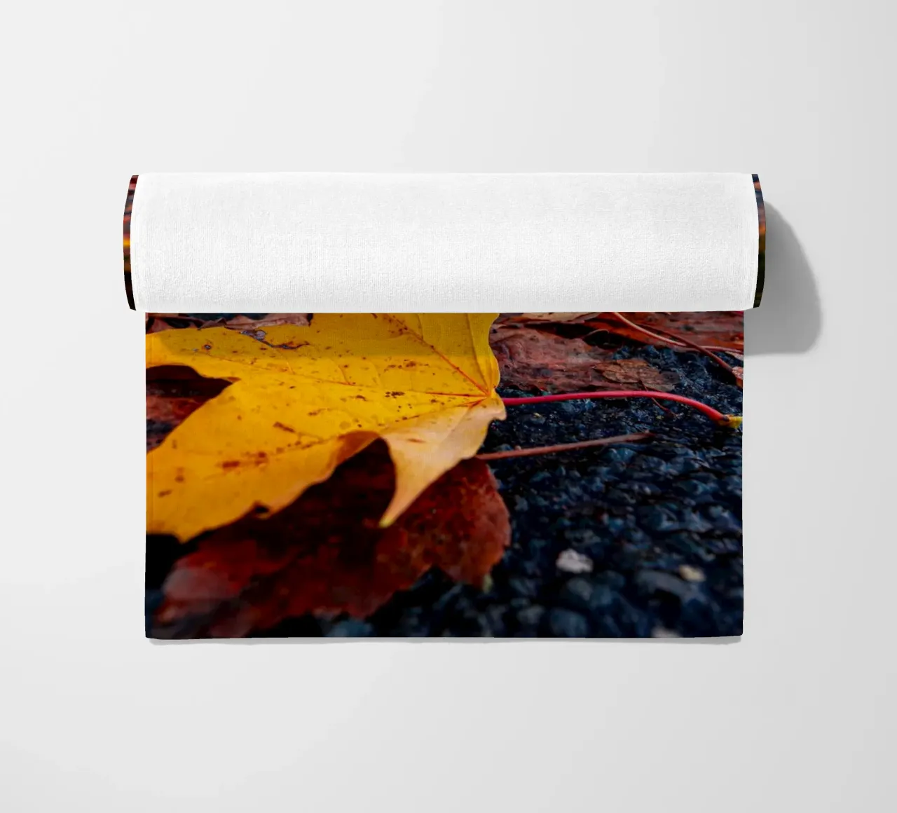 Foglia d'acero in autunno telo mare da Marcus Beckert | Fotografie