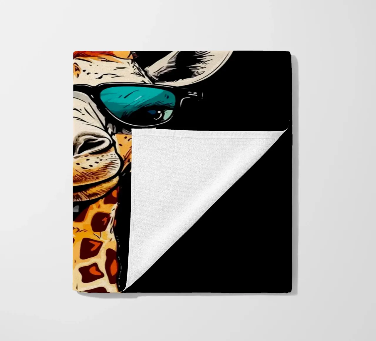 spectacled giraffe telo mare da Dumery Art