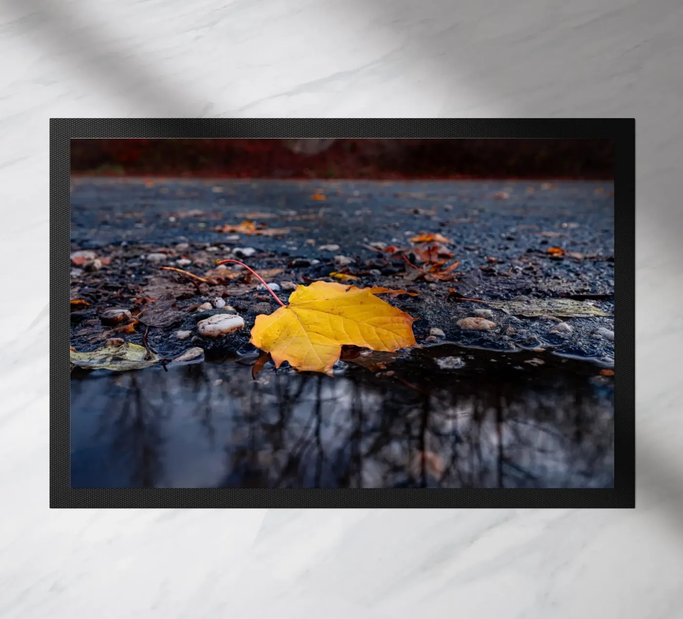 Yellow maple leaf Fußmatte von Marcus Beckert | Fotografie