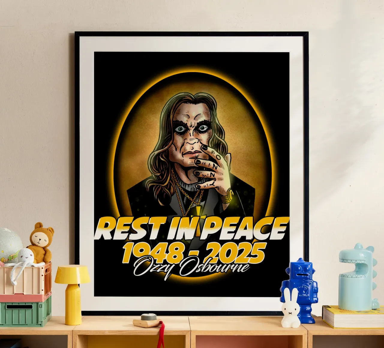 Maglietta essenziale See You Tribute OZ poster con telaio in plastica da mannys_artt