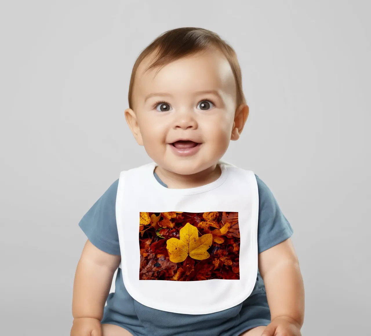 Gelbes Ahornblatt Babylätzchen von Marcus Beckert | Fotografie