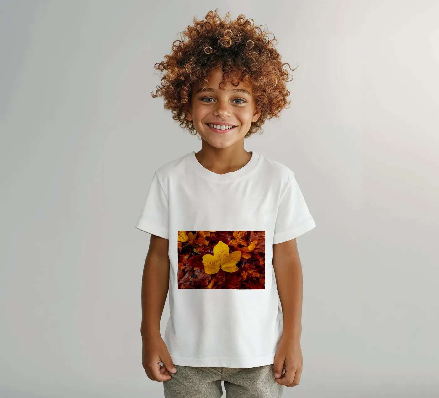 Yellow maple leaf Kinder T-Shirt von Marcus Beckert | Fotografie