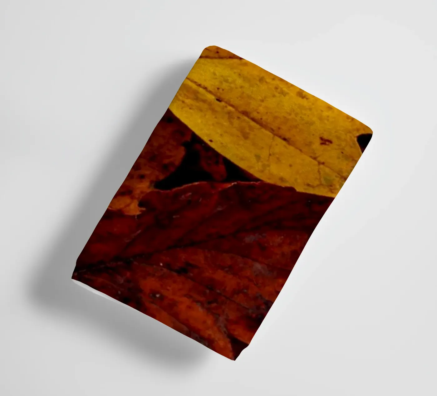 Yellow maple leaf towel by Marcus Beckert | Fotografie