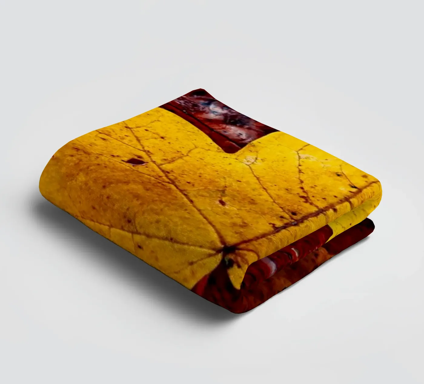 Yellow maple leaf towel by Marcus Beckert | Fotografie