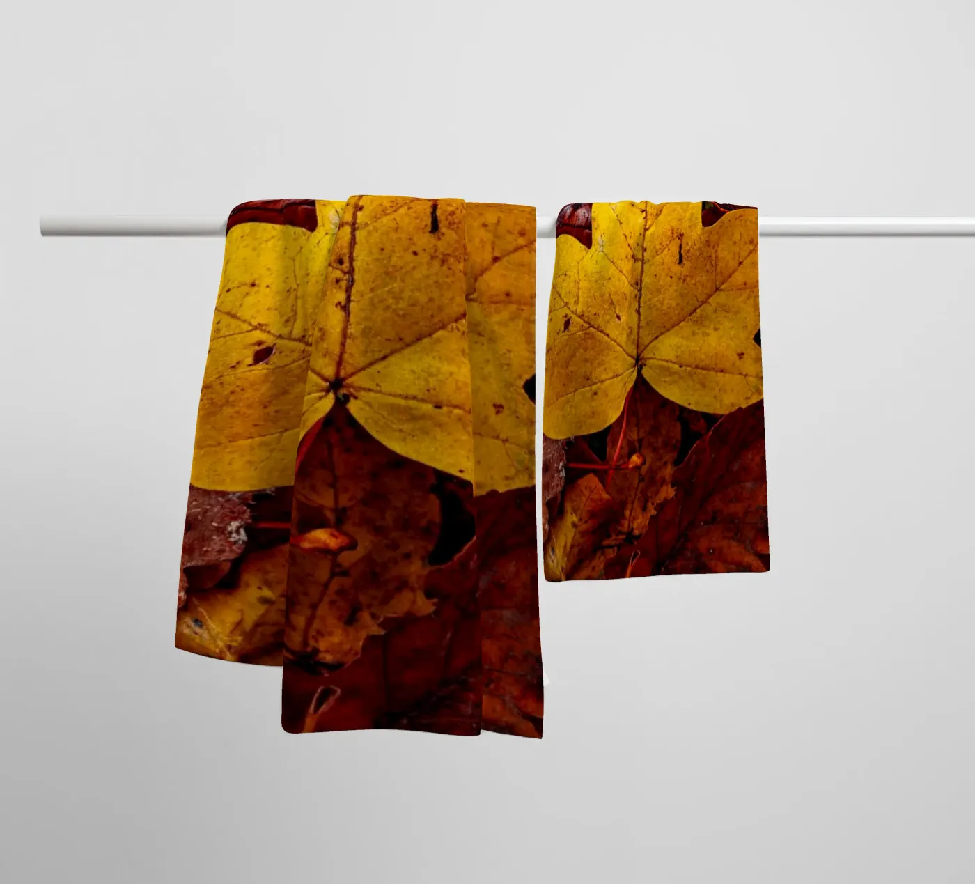 Yellow maple leaf towel by Marcus Beckert | Fotografie