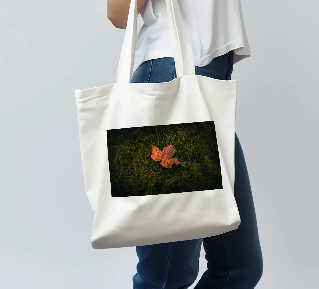 Maple leaf on moss soil tote bag by Marcus Beckert | Fotografie