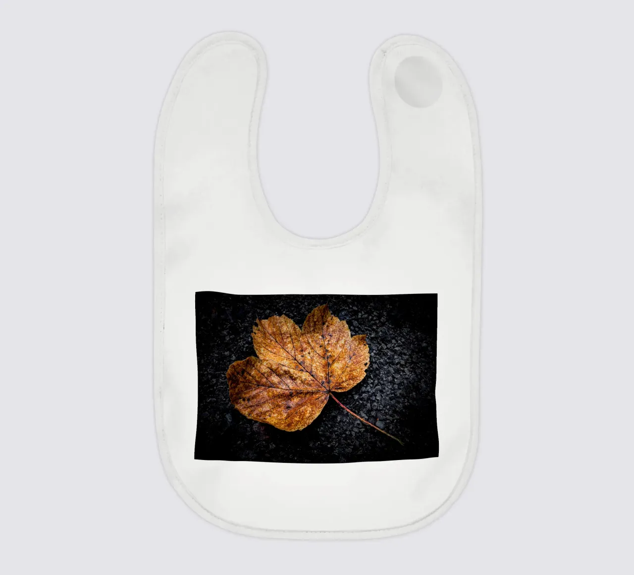 Gelbes Ahornblatt Babylätzchen von Marcus Beckert | Fotografie