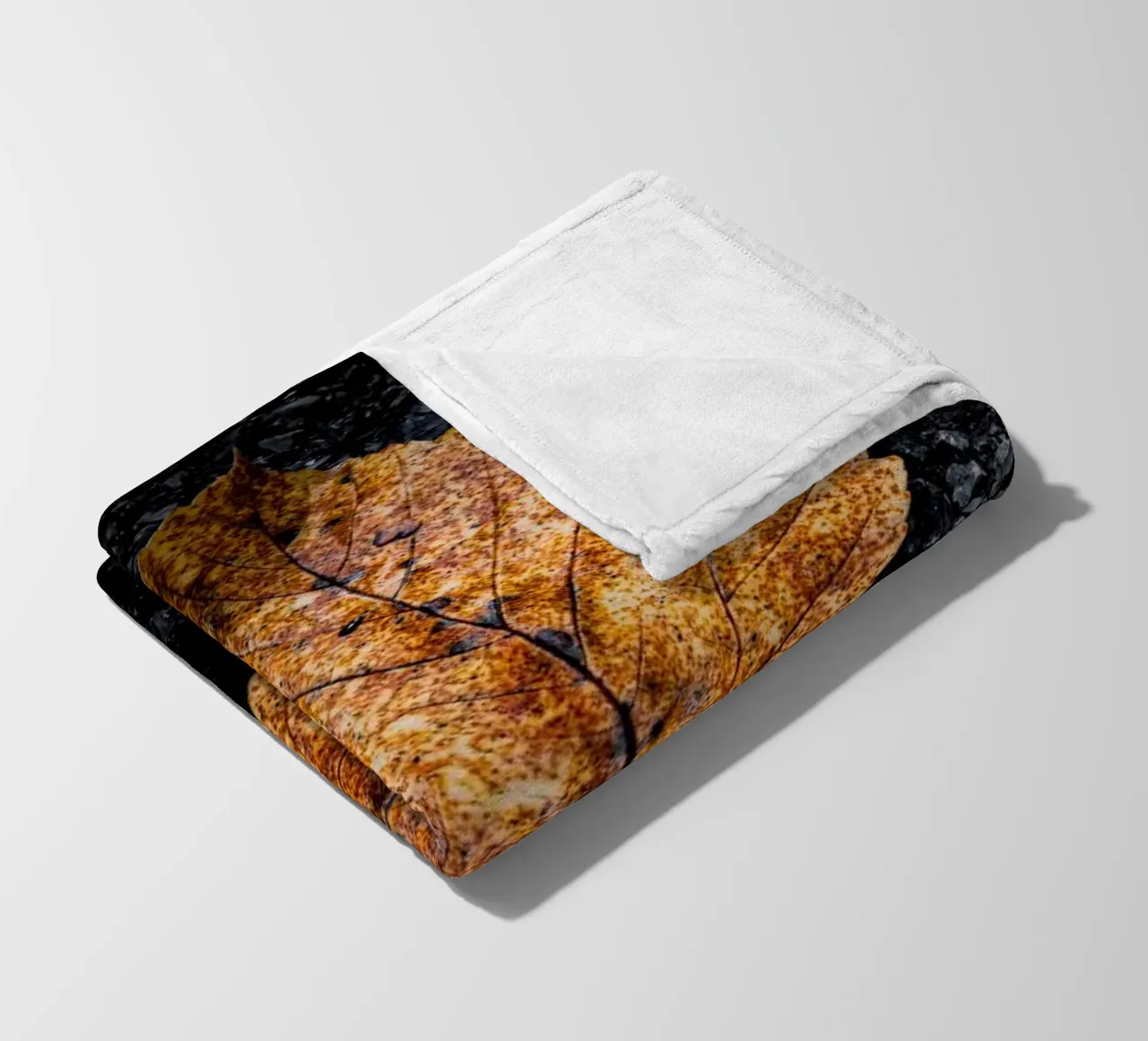 Gelbes Ahornblatt Fleecedecke von Marcus Beckert | Fotografie