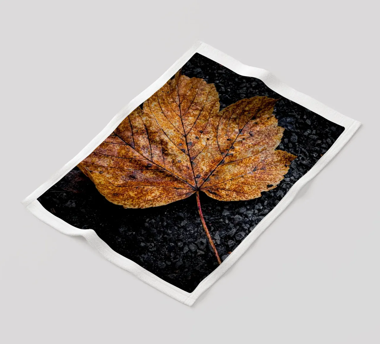 Gelbes Ahornblatt Fleecedecke von Marcus Beckert | Fotografie