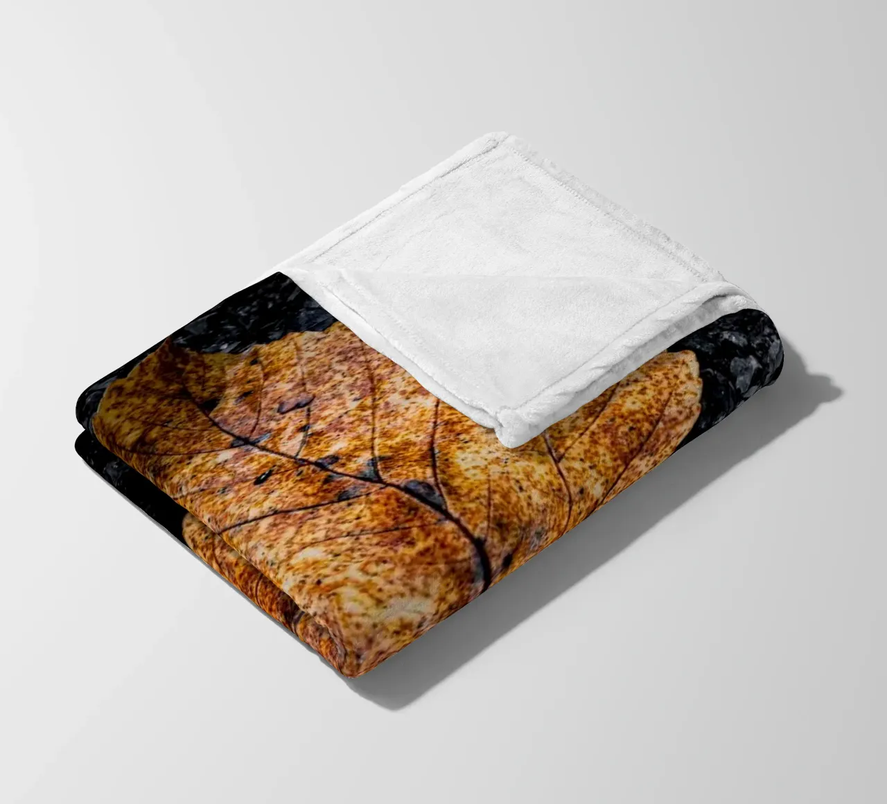 Gelbes Ahornblatt Fleecedecke von Marcus Beckert | Fotografie