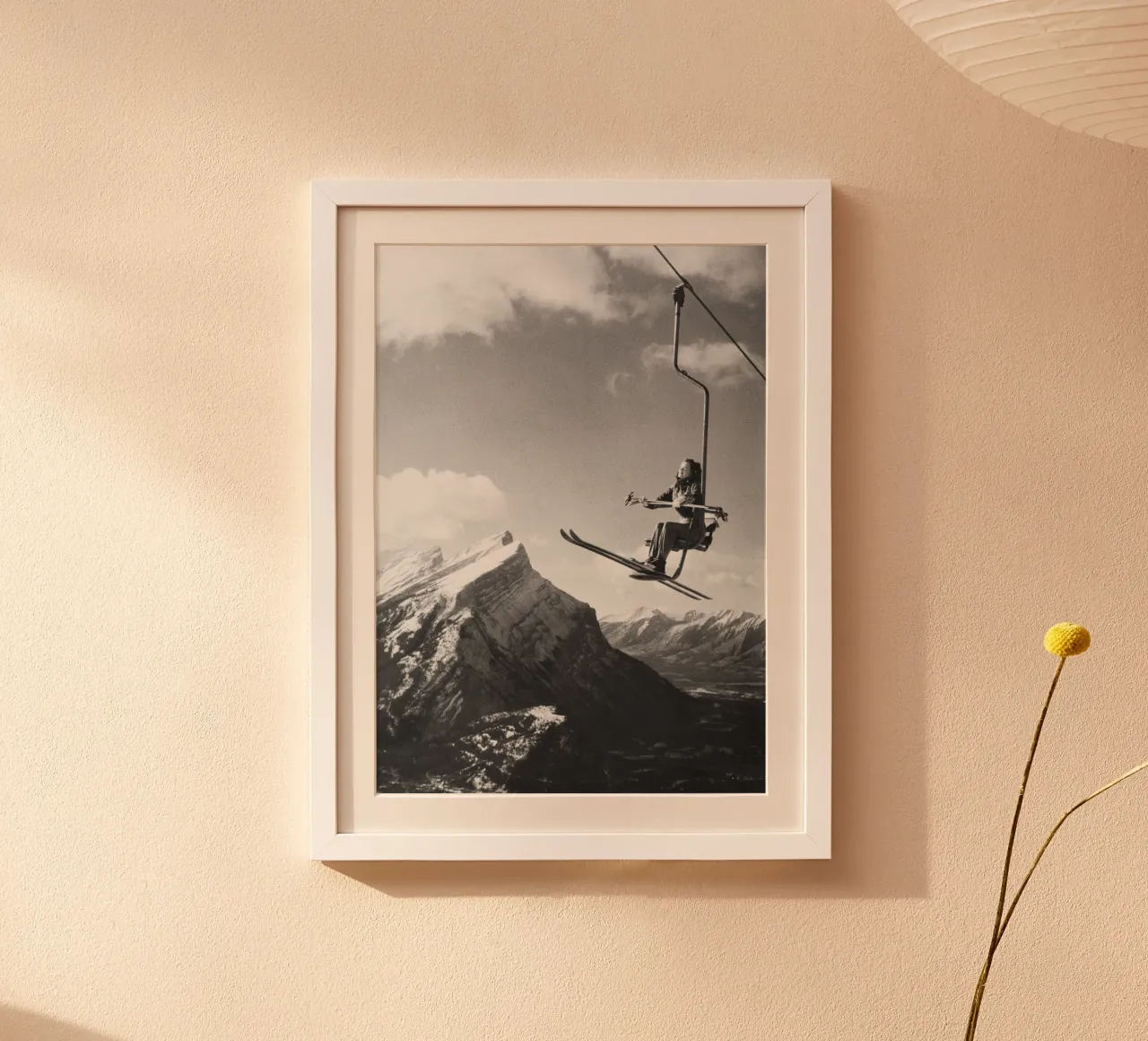 Hoch oben im Himmel mit Skiern in Kanada Poster von Brant Varner