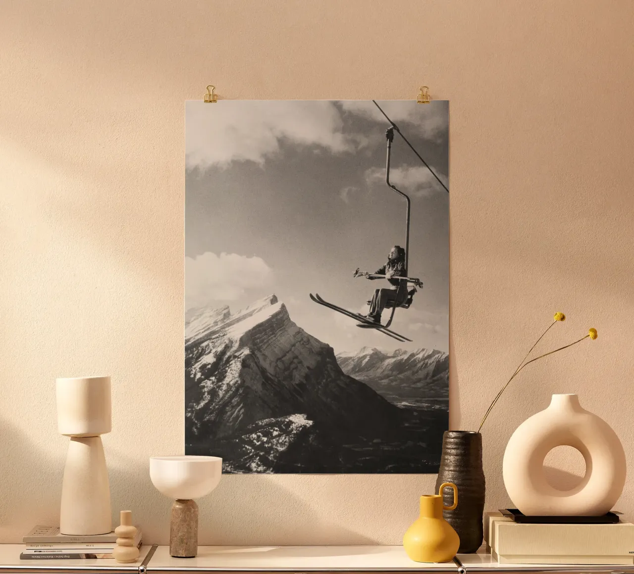 Hoch oben im Himmel mit Skiern in Kanada Poster von Brant Varner