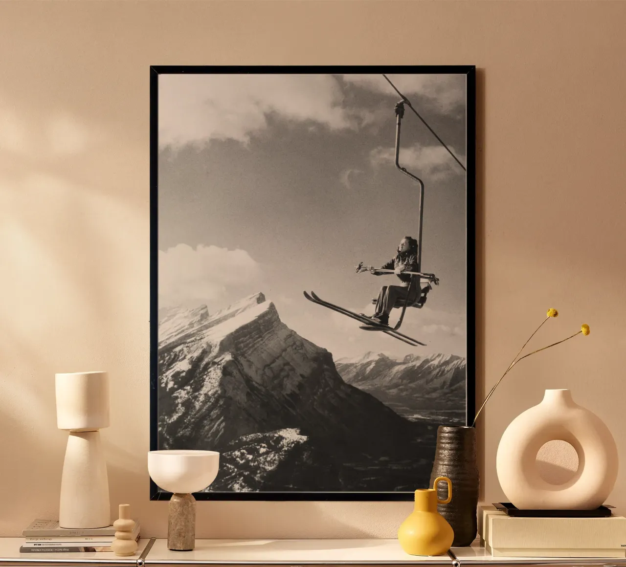 Hoch oben im Himmel mit Skiern in Kanada Poster von Brant Varner