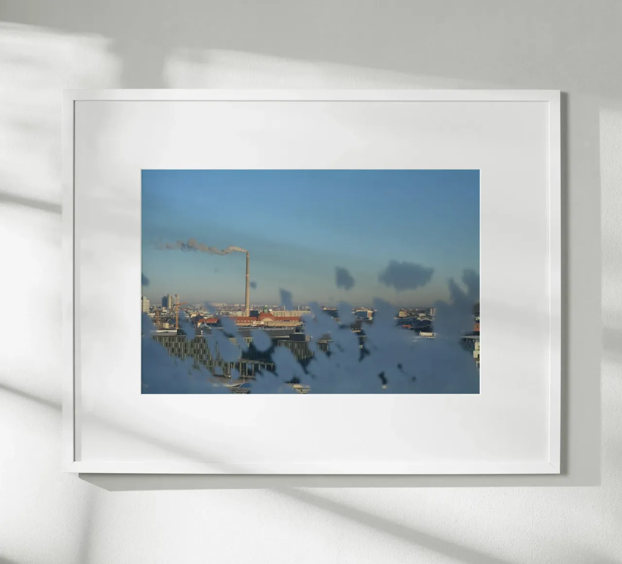 Lo skyline di Berlino dalla cupola del Reichstag con la brina invernale poster da byrieneke