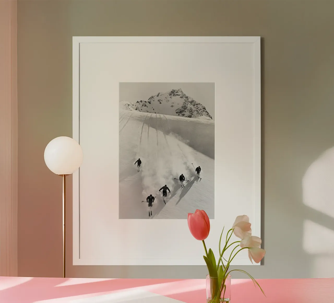 Gara di discesa libera d'epoca sulle Alpi svizzere poster con telaio in legno da Brant Varner