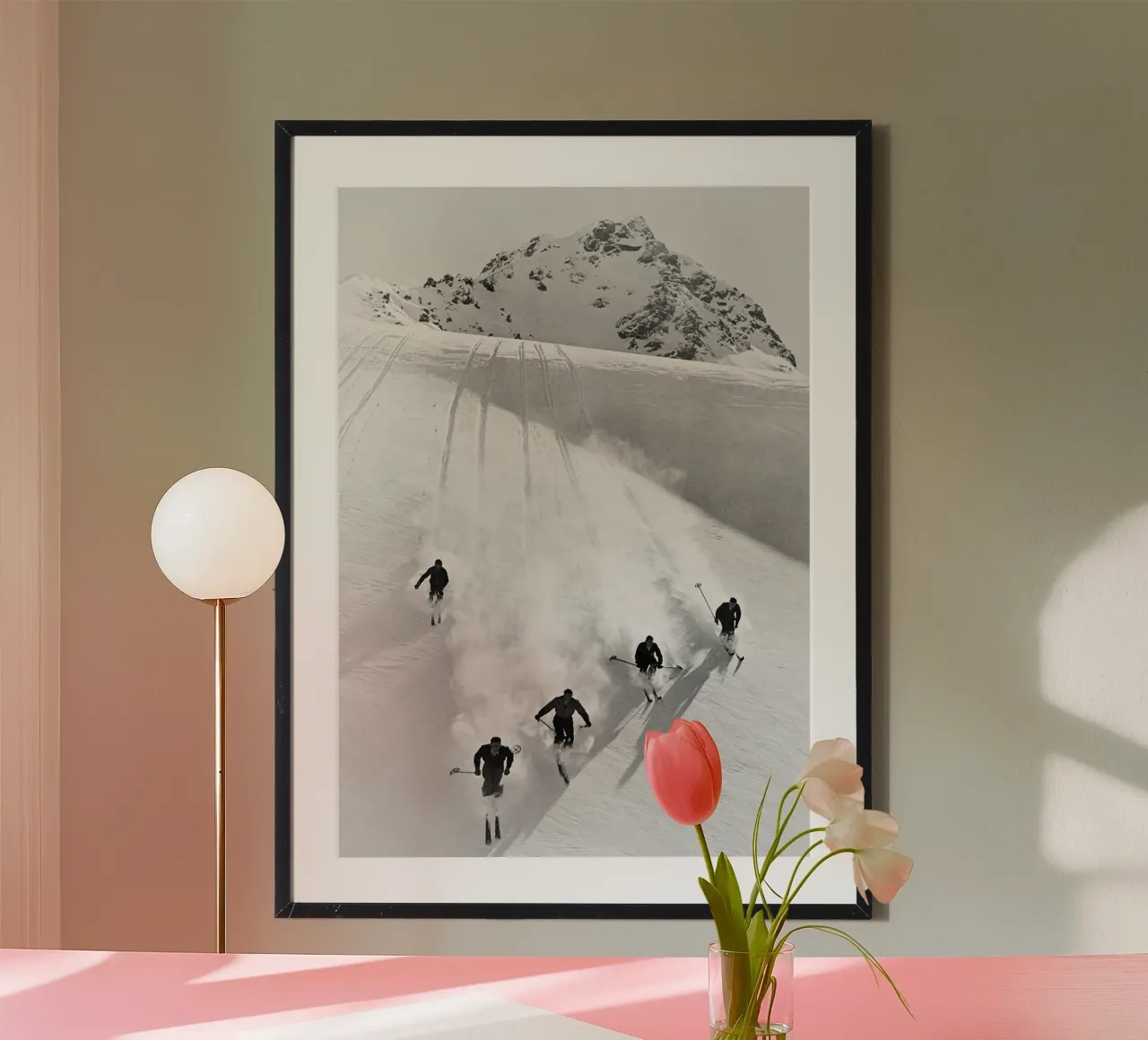Gara di discesa libera d'epoca sulle Alpi svizzere poster con telaio in legno da Brant Varner
