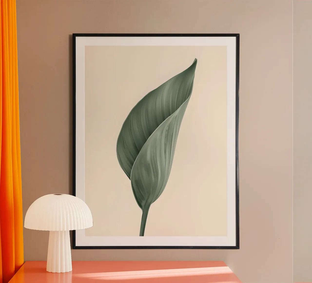 Foglia di uccello del paradiso poster con telaio in alluminio da The Green Room