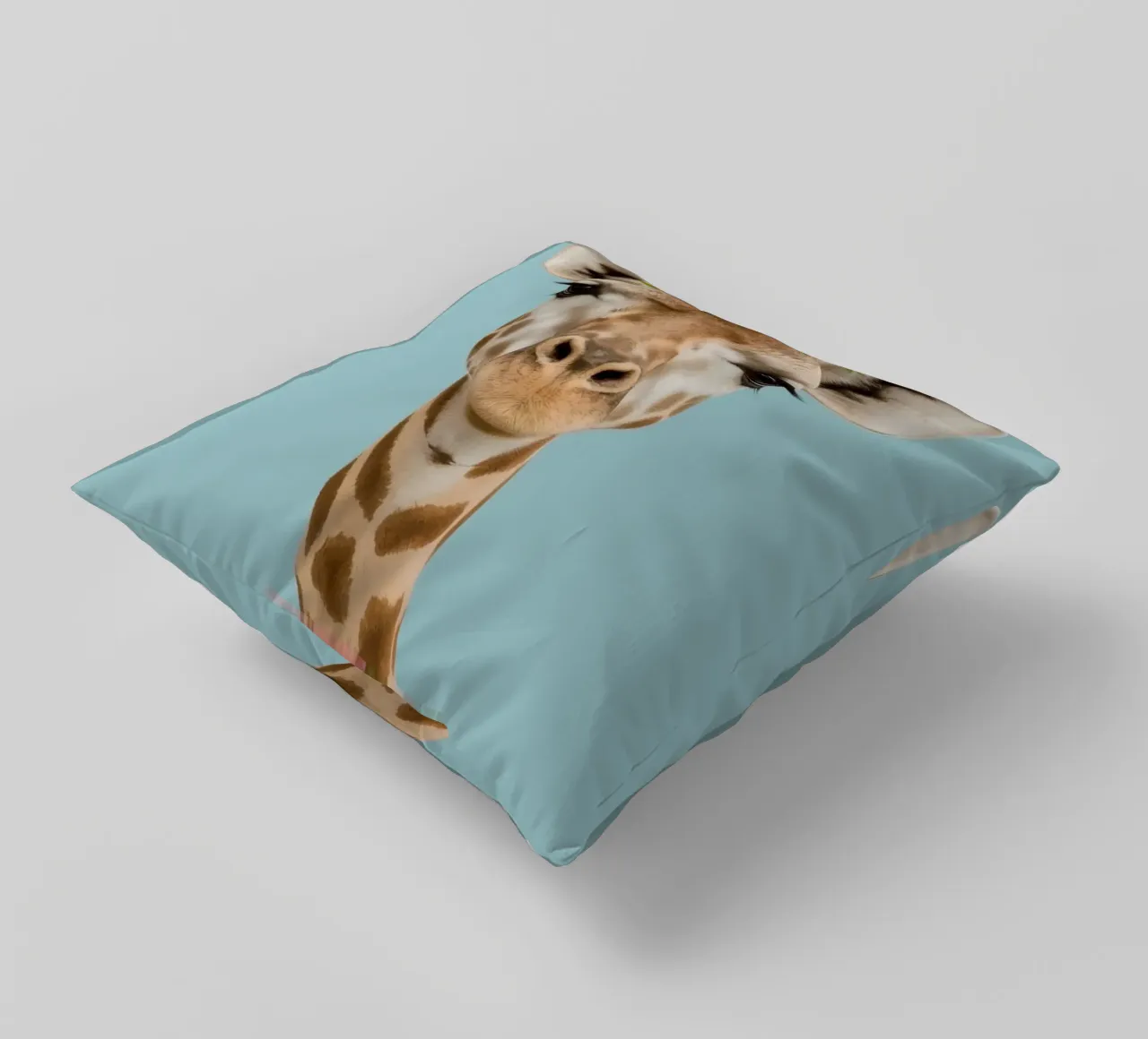 Testa e collo di giraffa con corona floreale cuscino da DesignDoodle